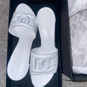 White Dolce&Gabbana DG Cutout Leather Slide Sandals